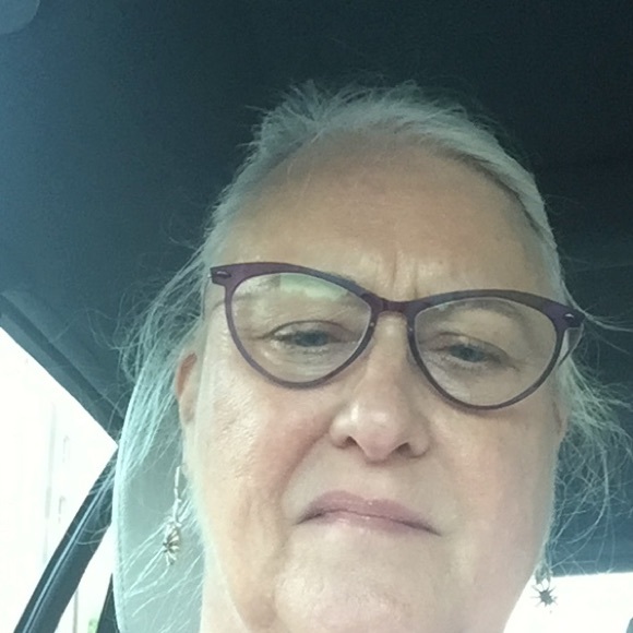 Meet your Posher, Carolyn - Picture 1 of 1